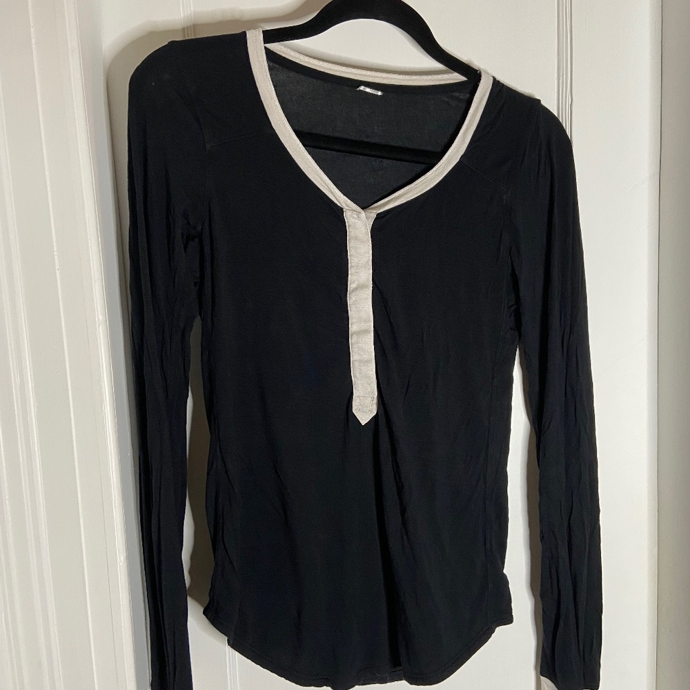 Kit and Ace Women's LS Henley Black and White